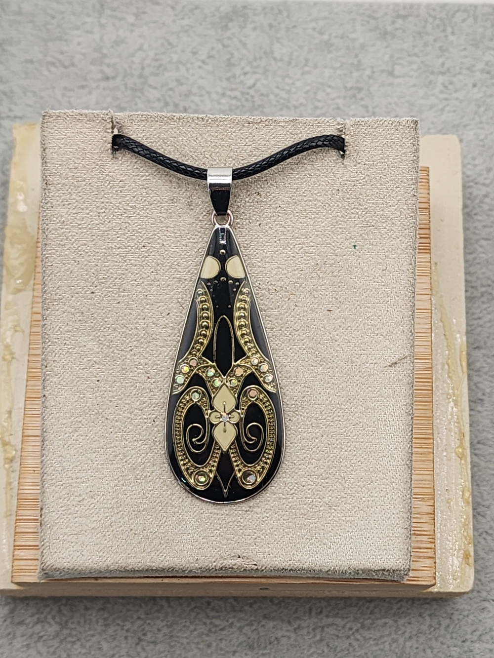 Black and Gold Teardrop Pendant Necklace - Elegant Women's Jewelry